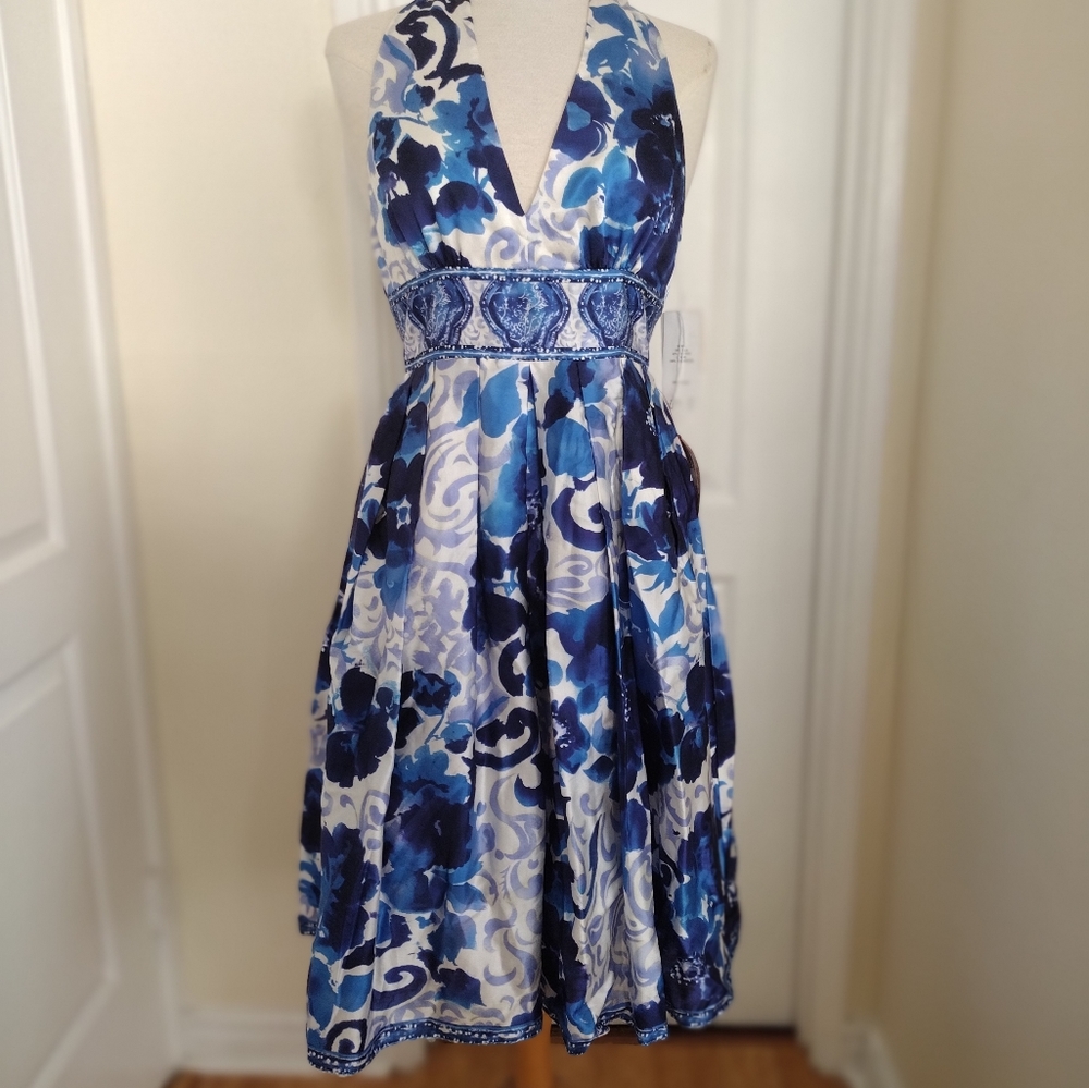Dress - Picture 2 of 7